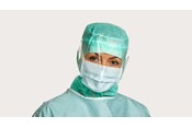 Arzt, der eine BARRIER OP-Maske mit zusätzlichem Schutz trägt